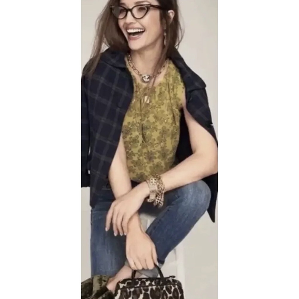 CAbi 3617 Paisley Gold Sleeveless Blouse Pleated Neck Top Size M